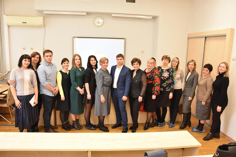 В Ростове прошла первая Региональная стажировочная сессия федерального проекта «УчимЗнаем»