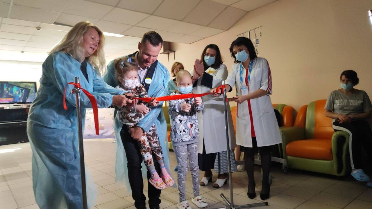В Забайкальском краевом онкологическом диспансере состоялось торжественное открытие картинной галереи в рамках художественно-просветительского проекта «Ареал культуры»