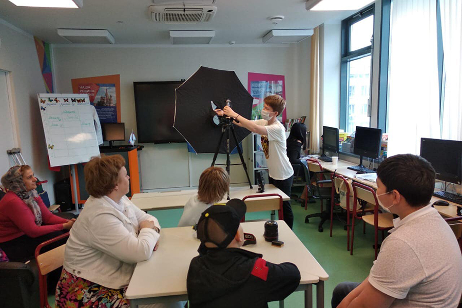 В день фотографа ученики школы проекта «УчимЗнаем» получили ответы на многие вопросы, связанные с искусством фотографии